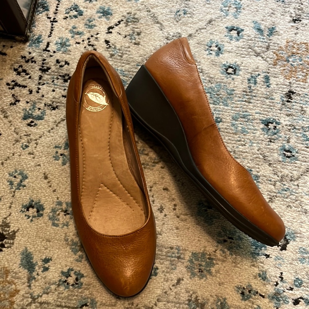 Nurture Caramel Leather Wedge Heels Size 7.5